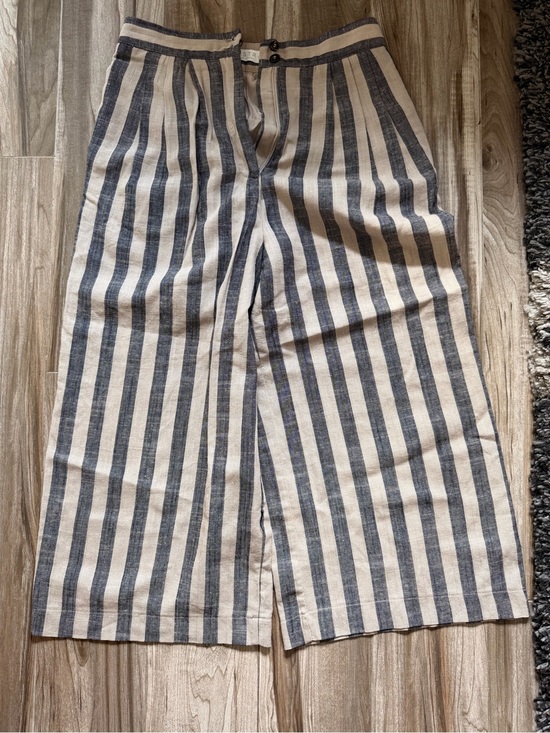 Astr Pants - Astr Striped Wide-Leg Cropped Pants in Cream and Navy